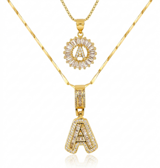 Conjunto de Colares Dourados com Inicial